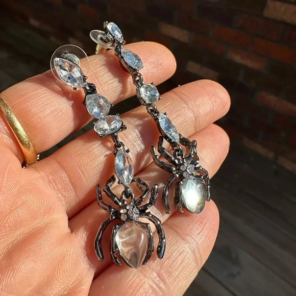 Gothic Spider Crystal Earrings - Picture 8 of 9